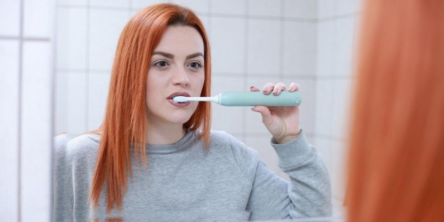 Vaistininkė paaiškina: dantų jautrumą gali paskatinti ir žiemiškas šaltis. Kaip sau padėti?